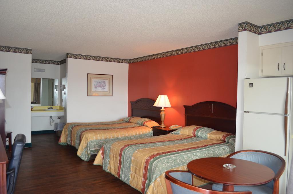 Granbury Inn And Suites Room photo